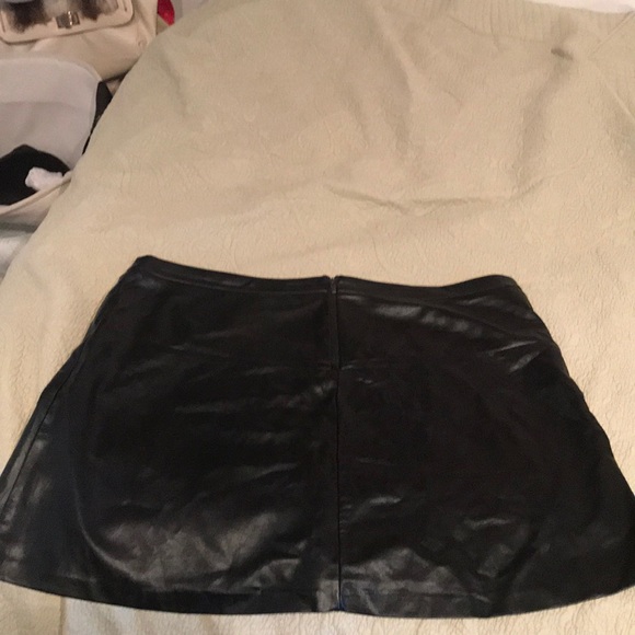 Leatherette plus-size skirt - Picture 3 of 4